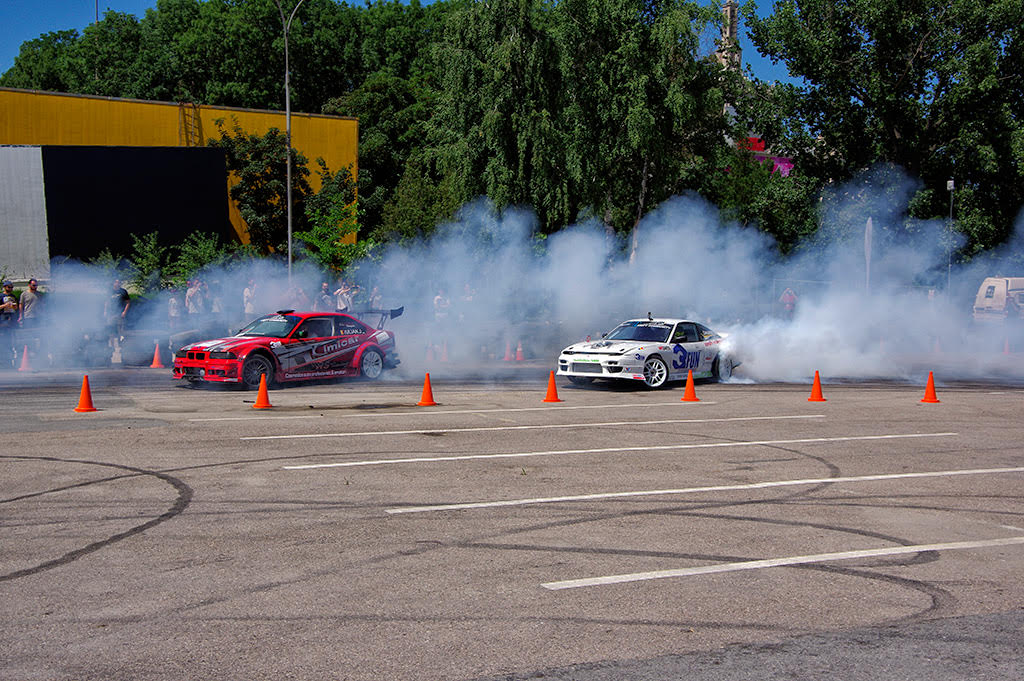 Aşii driftului au topit asfaltul! Cei mai buni piloţi s-au întrecut într-un spectacol impresionant / GALERIE FOTO