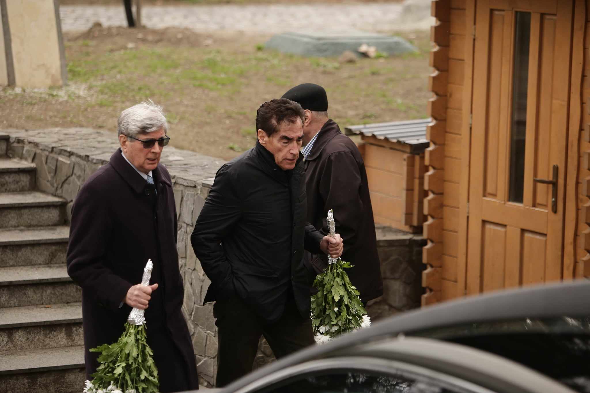 Ce a găsit astăzi Oana Roman la mormântul Mioarei Roman. La 9 zile de la deces, vedeta i-a făcut parastas mamei sale