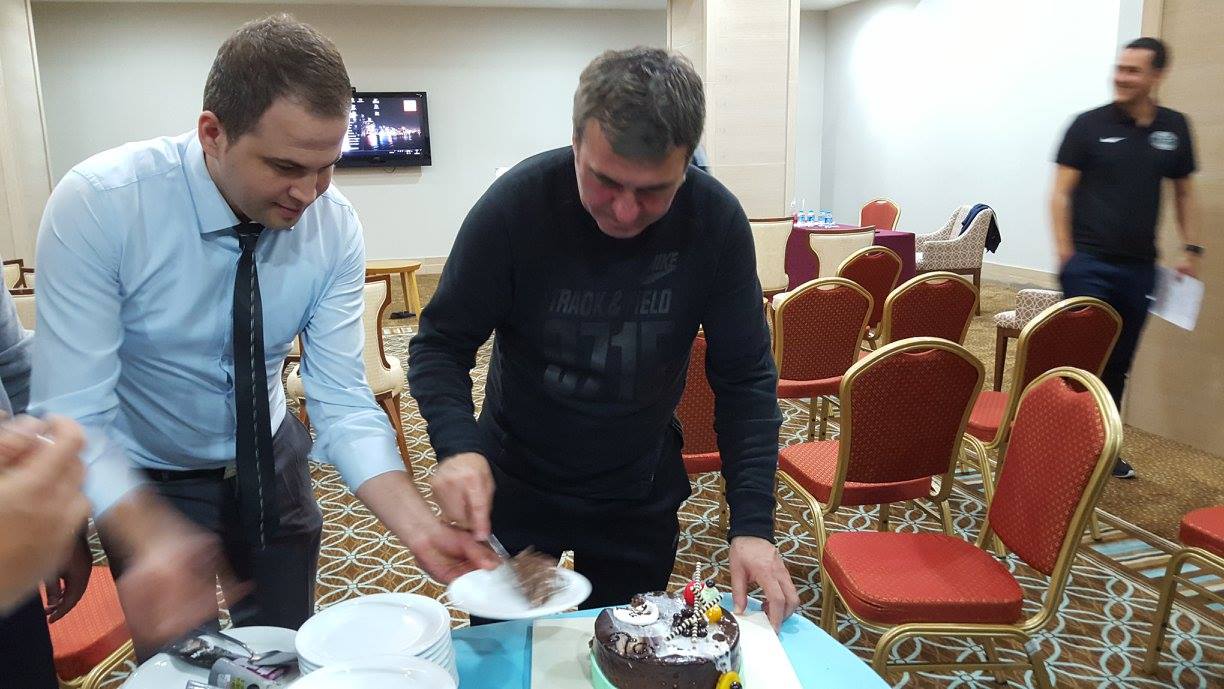 De ziua lui Gică Hagi, jucătorii i-au cerut să aibă răbdare cu ei / GALERIE FOTO & VIDEO