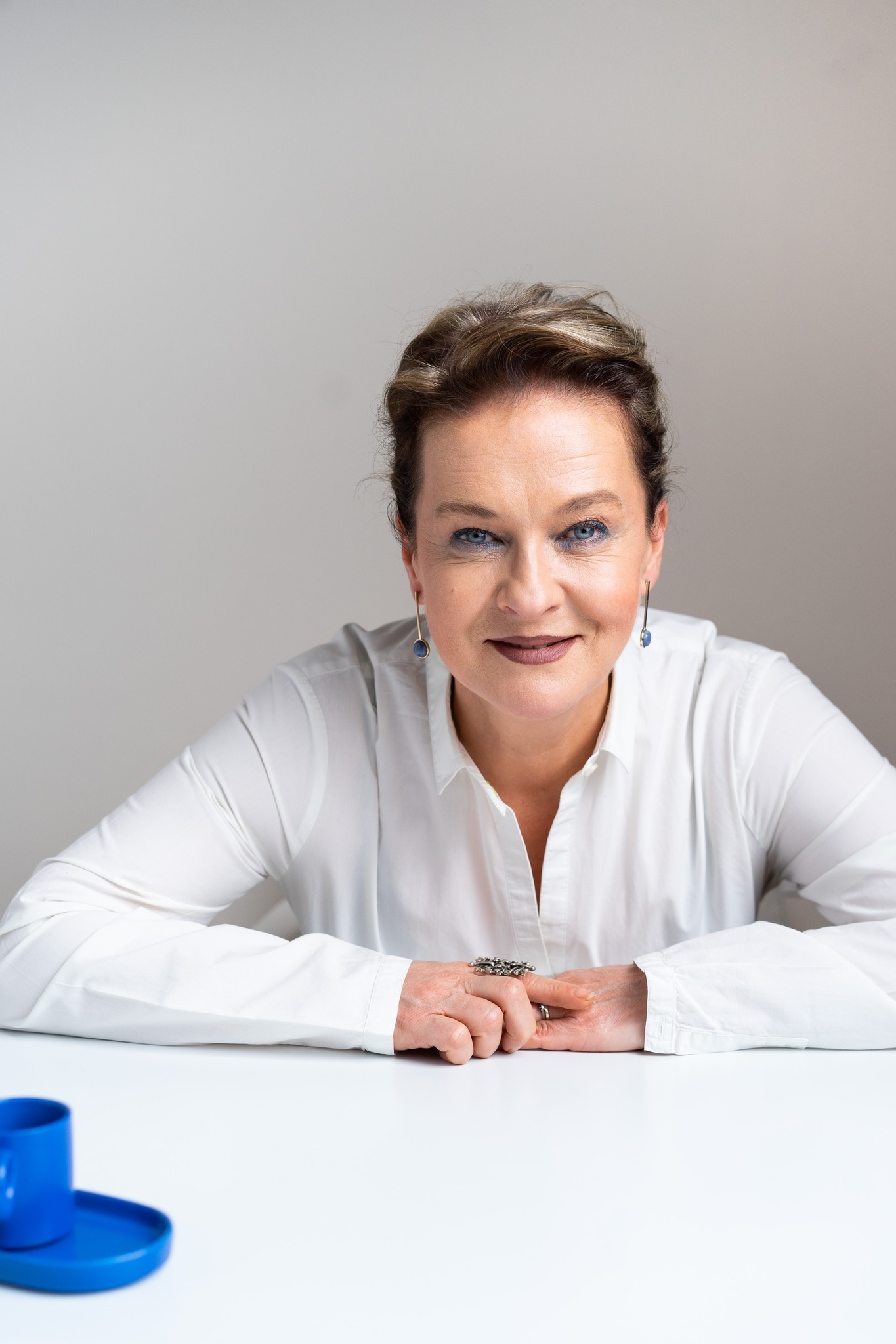 Mona Nicolici devine bunică la 58 de ani. Imagini de la cununia civilă a fiului ei