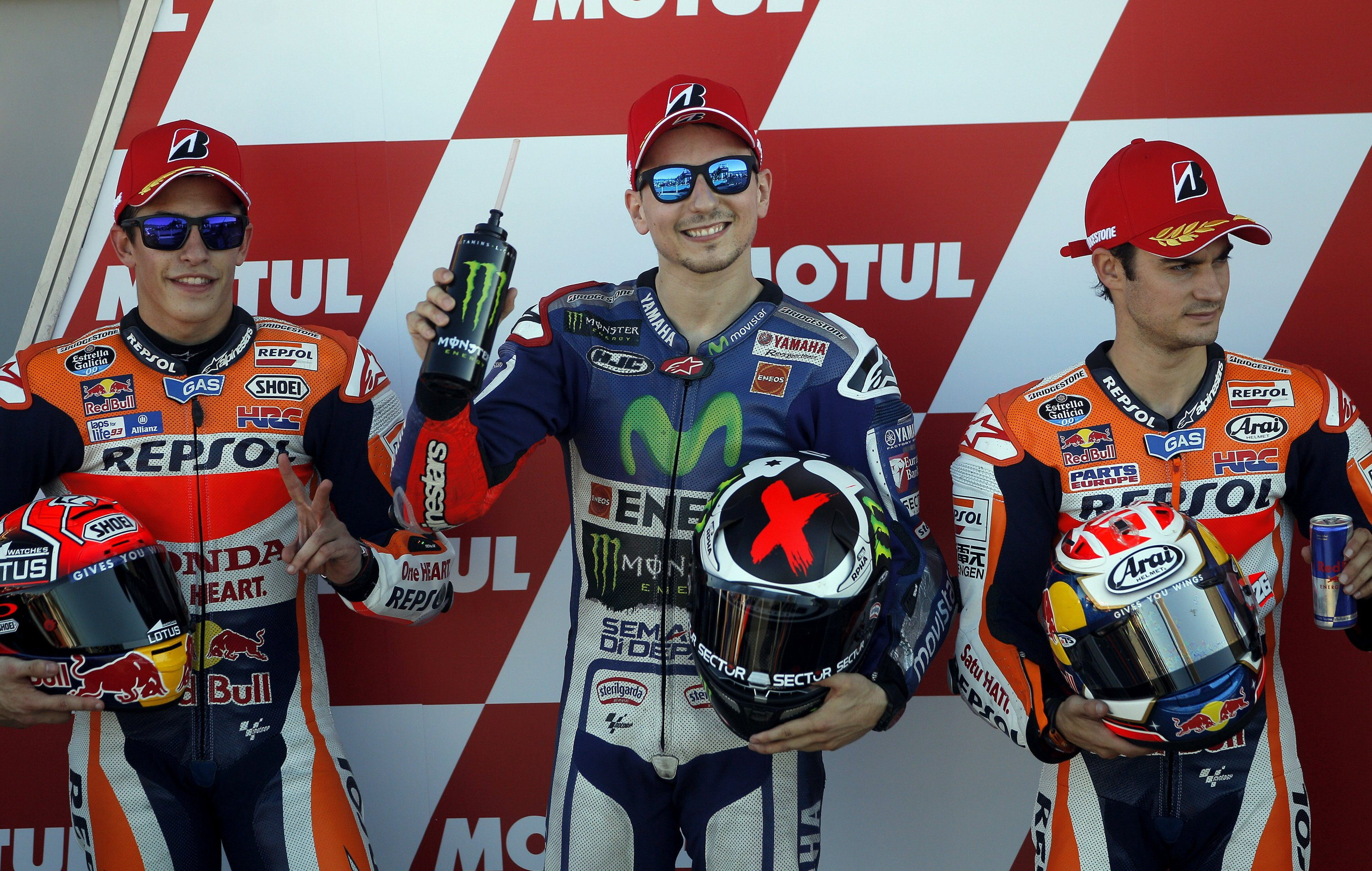 Spaniolul Jorge Lorenzo a învins în ultima etapă de la Valencia și și-a adjudecat titlul mondial la clasa regină. Plecat ultimul, al 26-lea, ”doctorul” Rossi a terminat pe 4, dar n-a fost suficient / FOTO&VIDEO