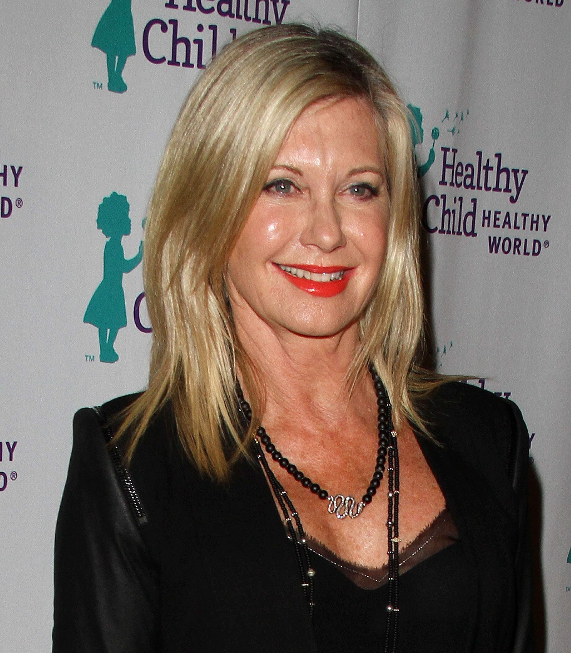 Olivia Newton-John a fost diagnosticată cu cancer a treia oară. Se tratează cu cannabis | FOTO