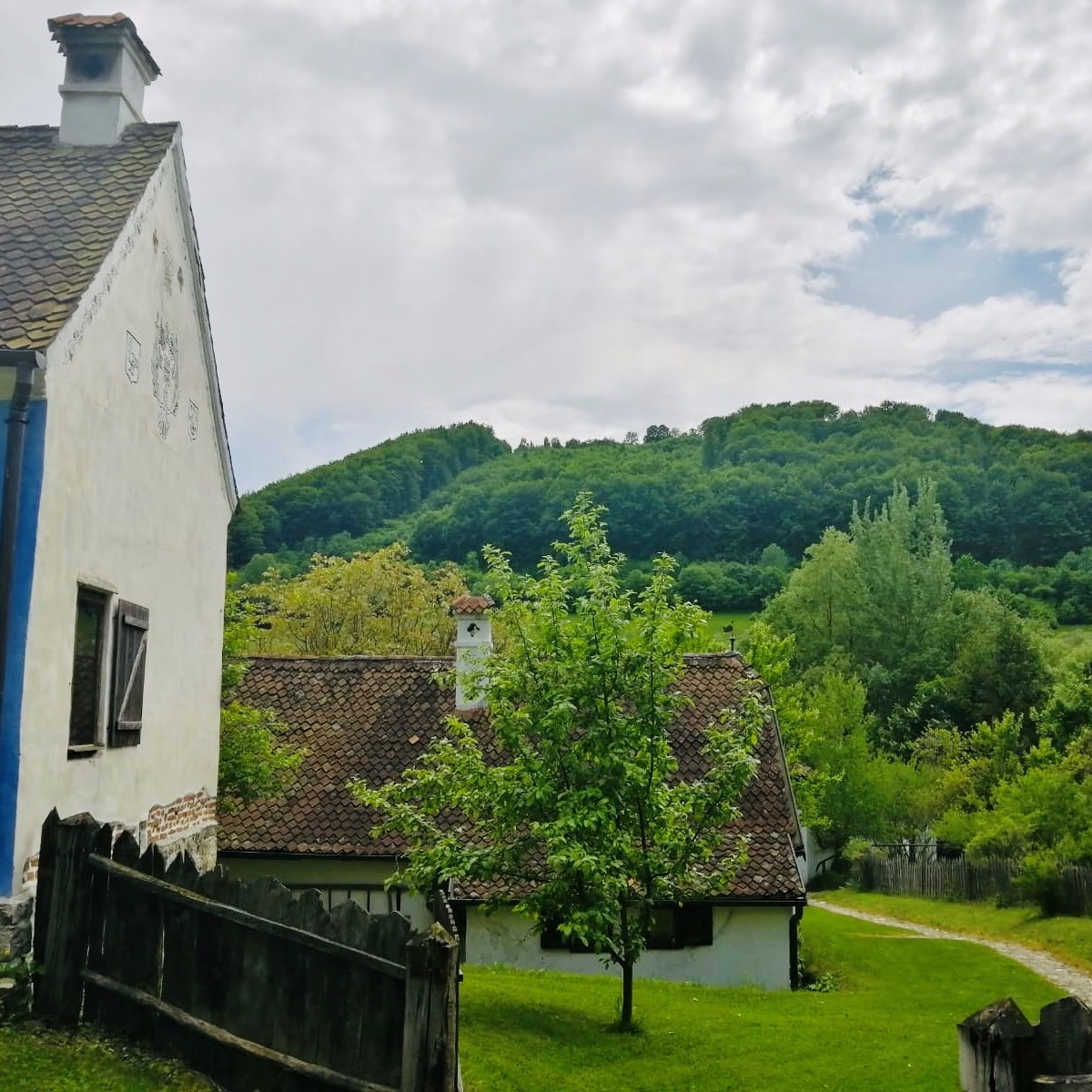 The New York Times a vizitat înainte de încoronare casa din Transilvania a regelui Charles, una dintre cele 56 de cabane, 12 case și 7 palate pe care acesta le deține