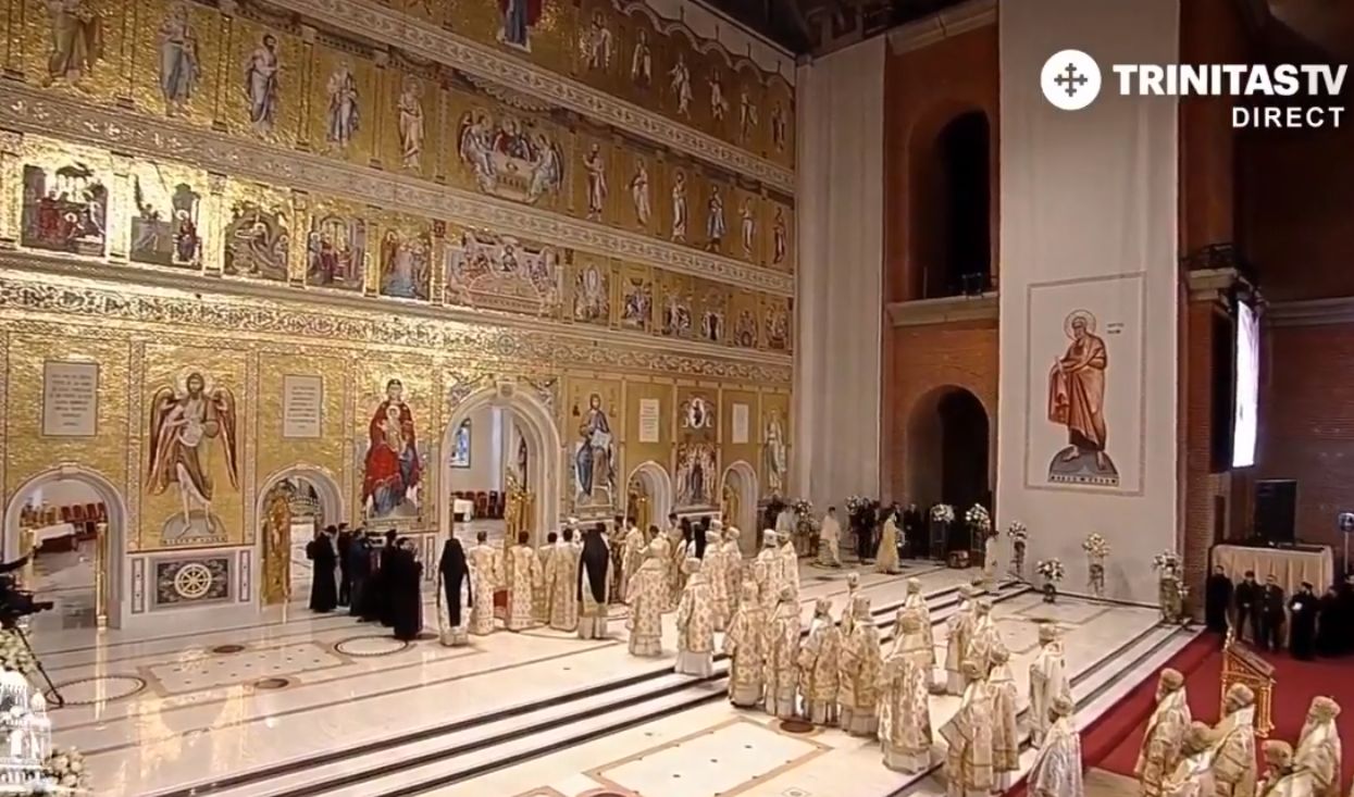 FOTO&VIDEO/ Imagini de la slujba de sfințire a Catedralei Mântuirii Neamului. 100 de preoți și zeci de mii de credincioși participă la evenimentul istoric