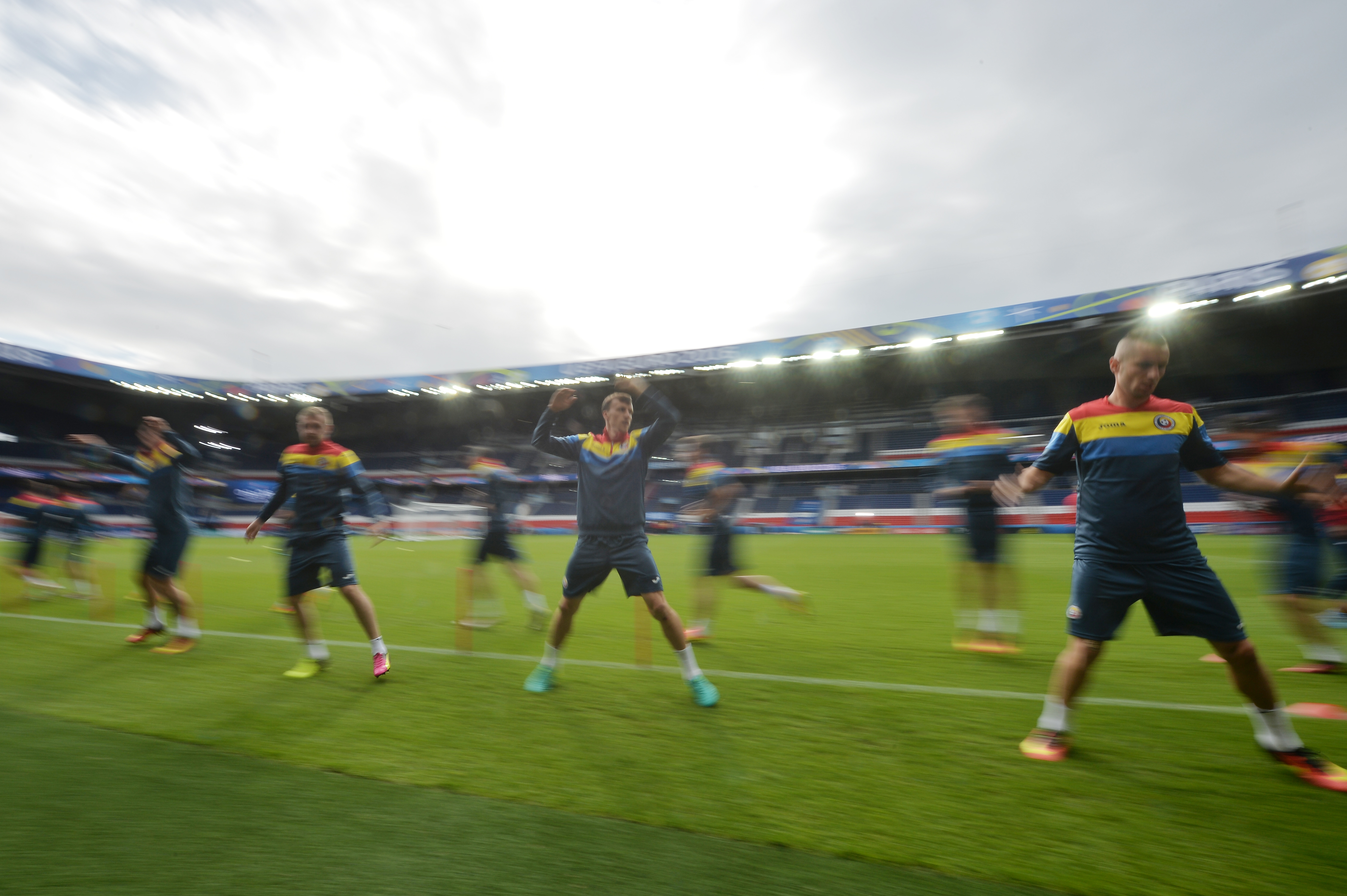 România - Elveția 1-1. Leșin după pauză! Stancu a deschis scorul din penalty, Mehmedi e egalat. Ne-am calificat la decisivul cu Albania!/ BLOG&FOTO&VIDEO