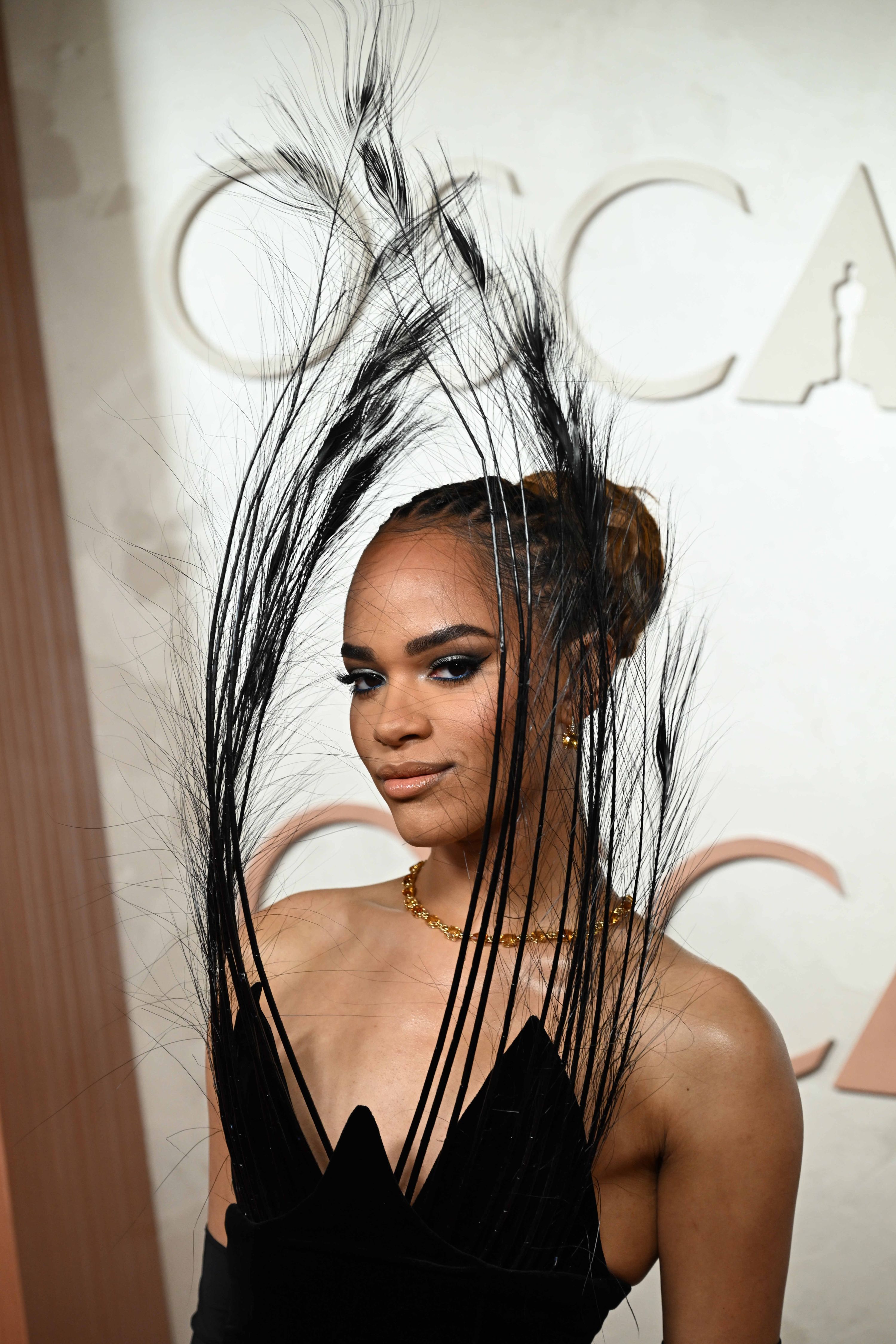 Imagini cu cel mai prost îmbrăcate vedete la Oscar 2025. Ariana Grande conduce lista cu o rochie voluminoasă, în timp ce Cynthia Erivo a adoptat un stil à la Dracula