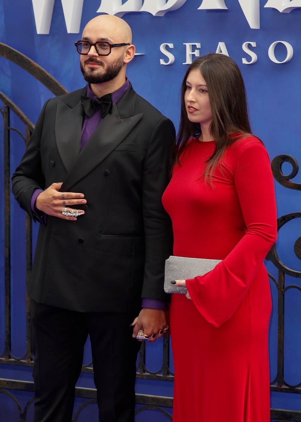 Cine l-a însoțit pe actorul român Victor Dorobanțu în Londra, la premiera sezonului 2 din serialul „Wednesday”