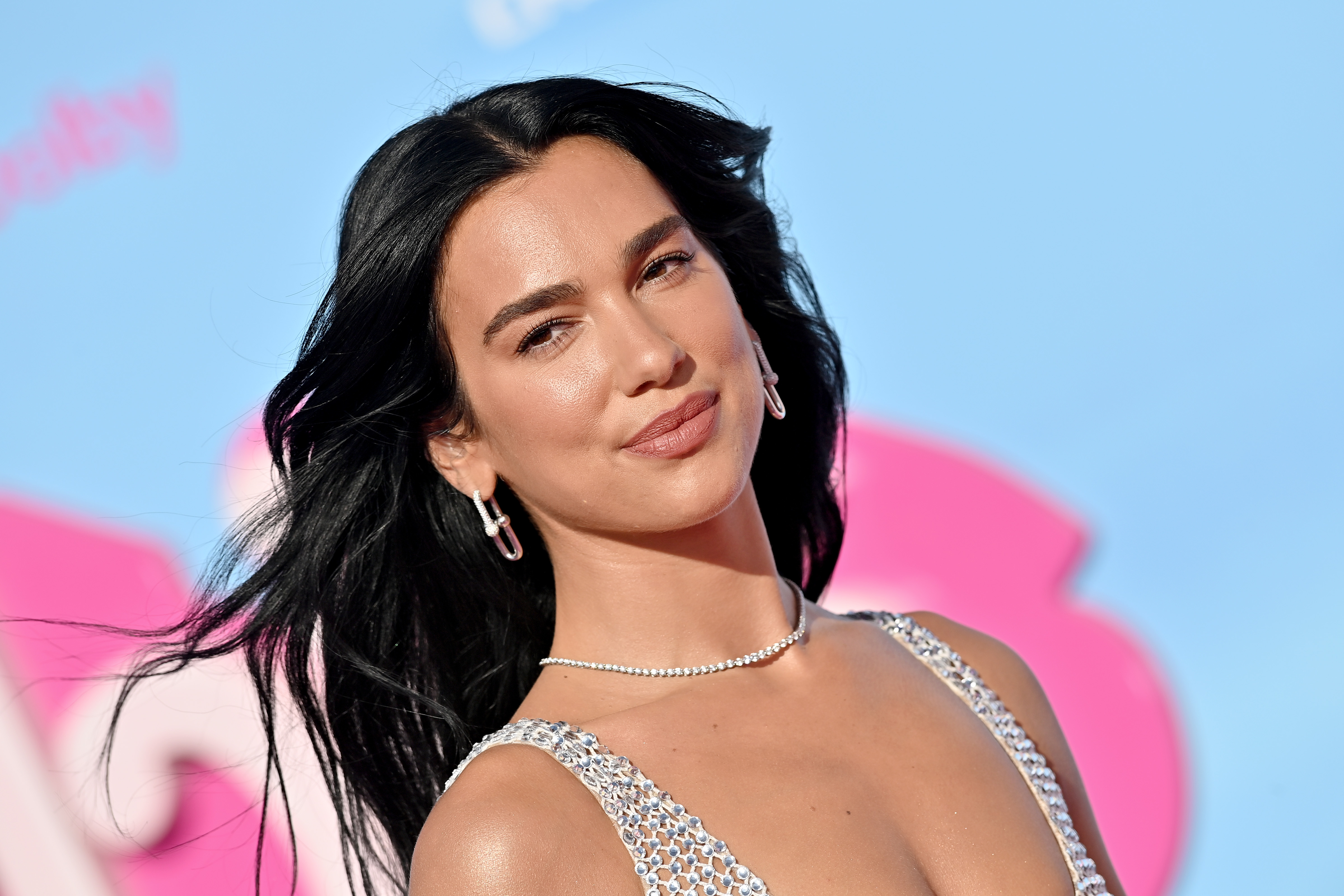 Összegyűjtöttük Dua Lipa legfullosabb kreációit