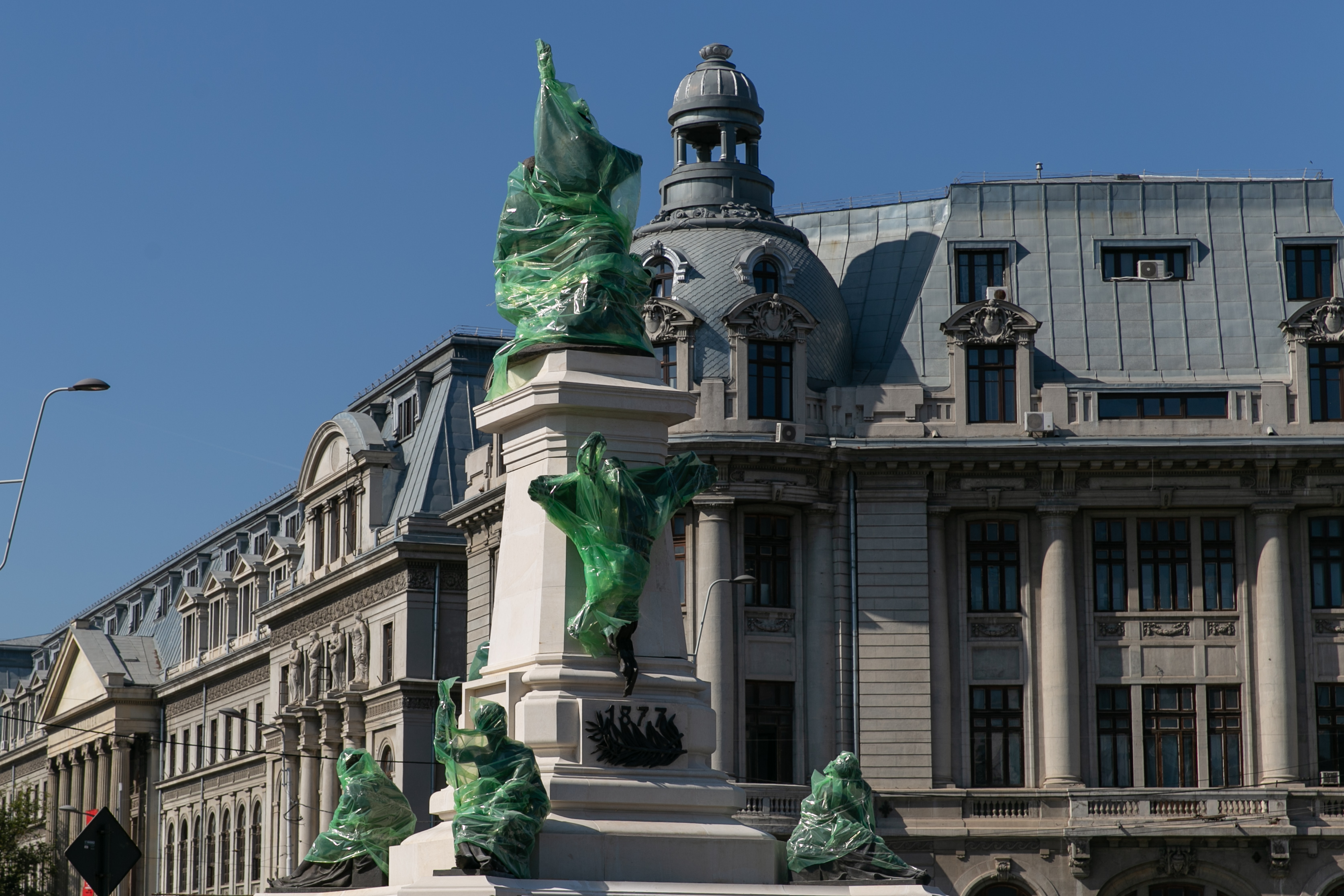 Cum arată monumentul lui Ion C. Brătianu, din Piața Universității, înainte de inaugurare