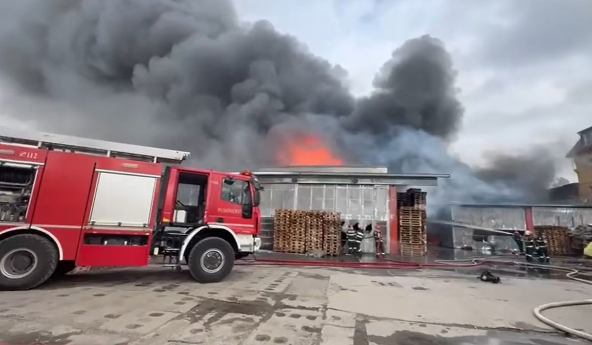 Incendiu în București. RO-alert pentru oamenii care locuiesc în zona Giulești | VIDEO