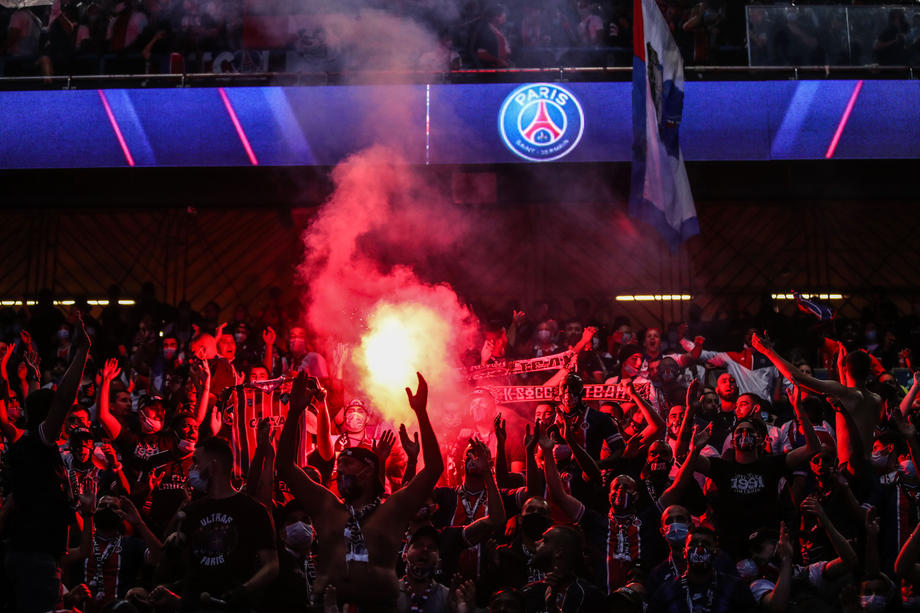 VIDEO | Violențe și mașini incendiate la Paris, după ce PSG a pierdut finala Champions League în fața lui Bayern. Cum s-a sărbătorit la Munchen