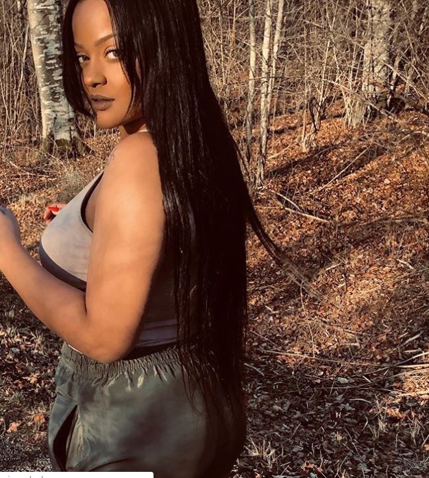 Rihanna are o sosie! Cum arată tânăra de 23 de ani care seamănă perfect cu vedeta | FOTO & VIDEO