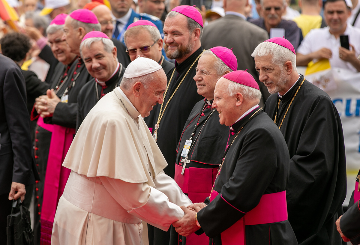 VIDEO | Primele imagini de la sosirea Papei Francisc în România