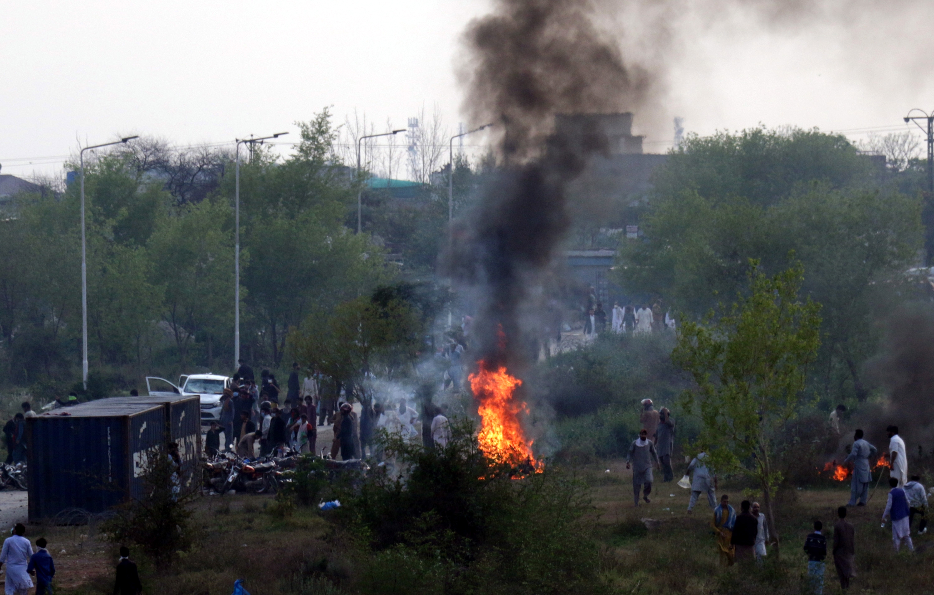 Confruntări violente între susținătorii fostului premier pakistanez Imran Khan și poliție, la Islamabad
