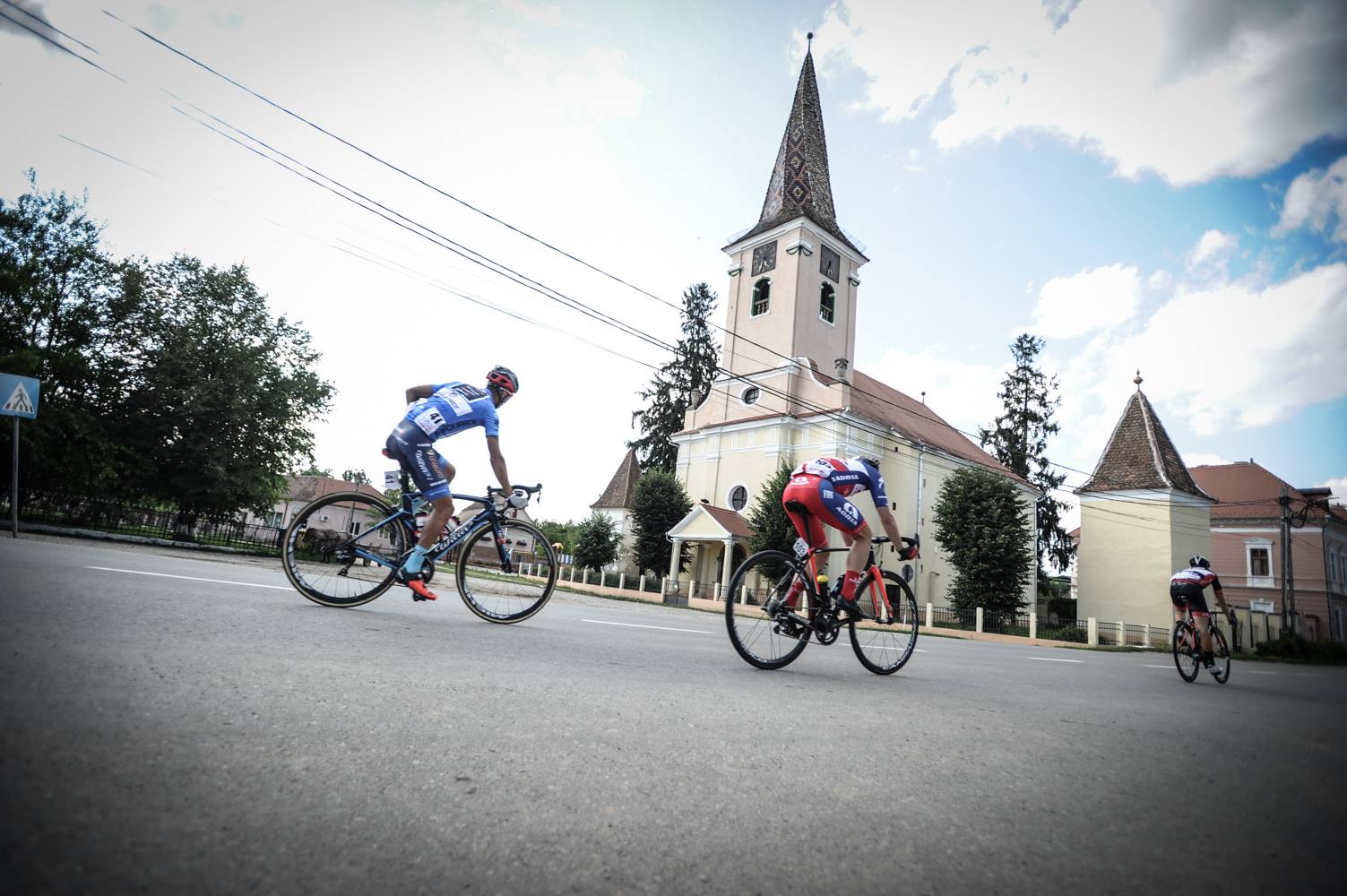 Columbianul Egan Bernal Gomez a câștigat Turul Sibiului. Eduard Grosu, învingător în ultima etapă. Accident cu un antemergător