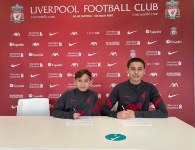 Erik és Patrik szerződést írhatott alá a Liverpool-lal, a két fiatal srác azért dolgozik, hogy minél tovább a klub játékosa legyen / Fotó: Blikk