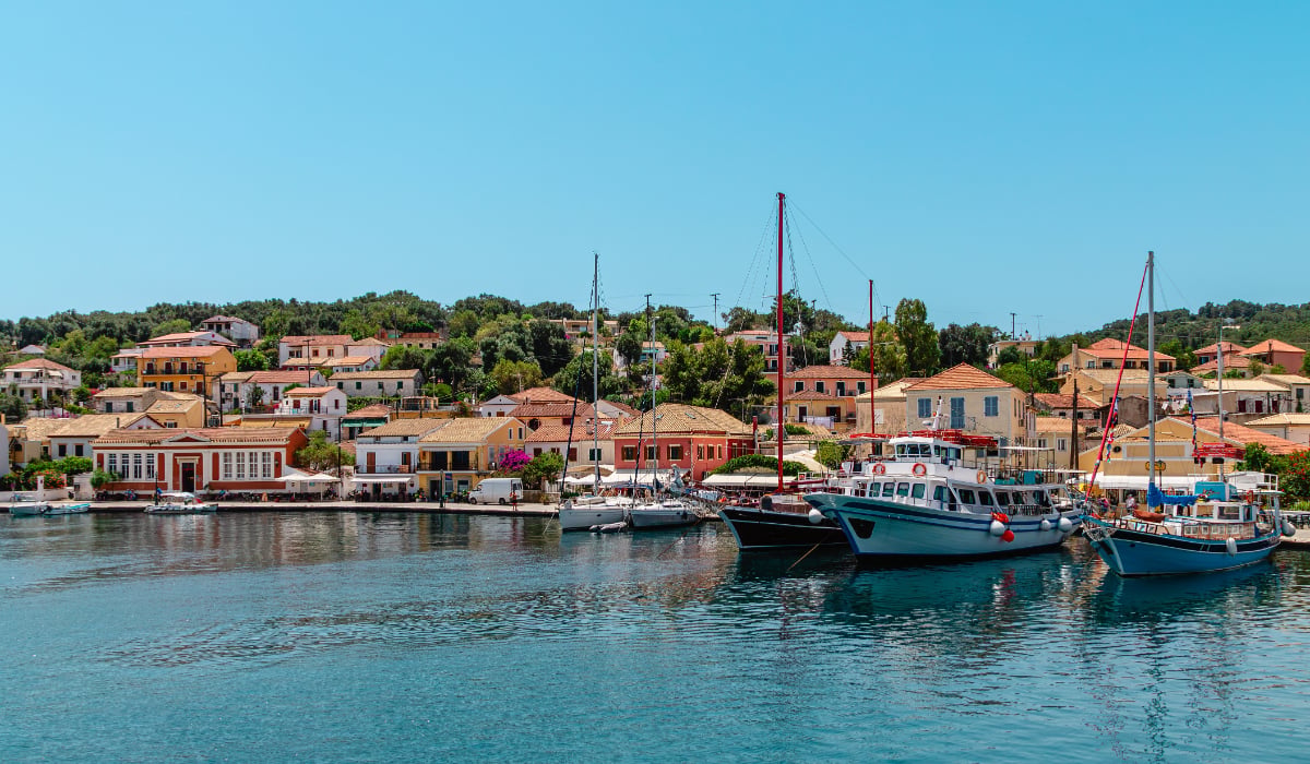 Grecia raportează cifre record în turism în primele luni din 2026. Străinii au cheltuit cu 37% mai mult pe insulele elene comparativ cu anul trecut