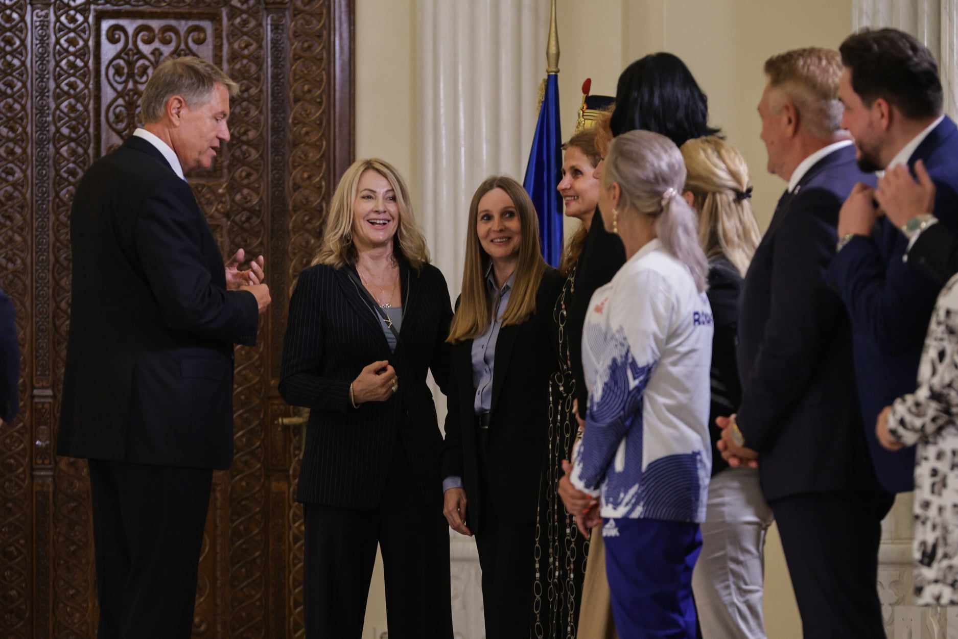 Gafă a președintelui Iohannis la decorarea medaliaţilor de la JO Paris. A spus „comemorarea”, în loc de „ceremonia” | VIDEO