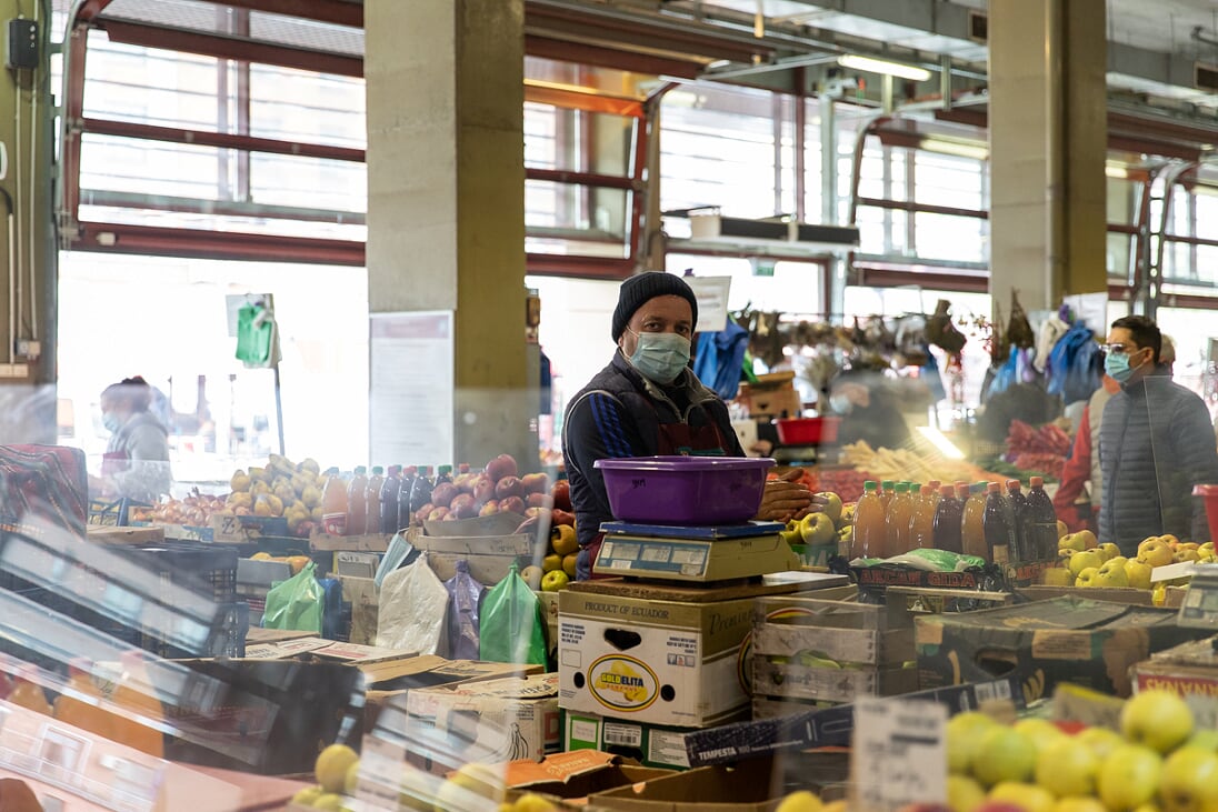 REPORTAJ. Supărarea comercianților dintr-o piață de la marginea Bucureștiului pe aglomerația de la Obor: “I-au văzut pe ei așa și ce au zis, hai să îi închidem pe toți”