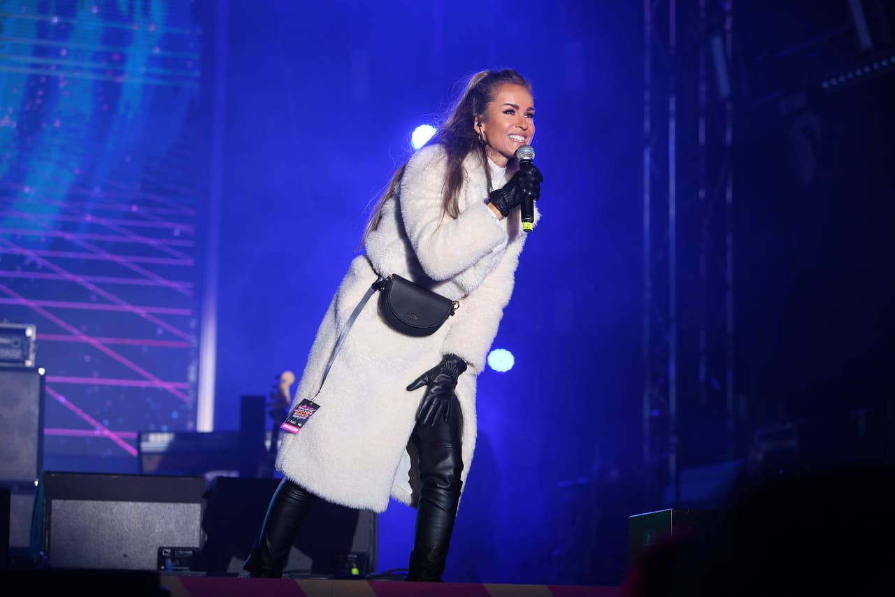 Revelion 2020 pe ritm de disco, în Piața Constituției din București. Cum s-au distrat bucureștenii la cumpăna dintre ani