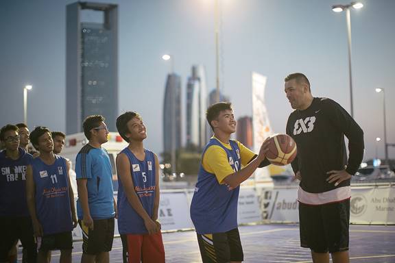 Și șeicii joacă baschet! Angel Santana, campion european cu România la 3x3, a făcut spectacol la turneul din Emirate!