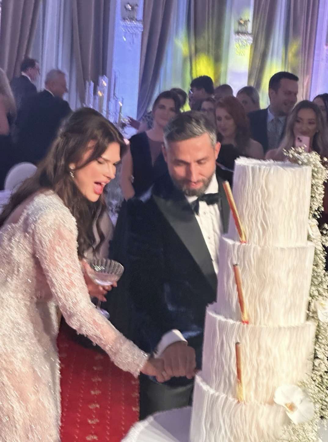 Meniul de la nunta Monicăi Bîrlădeanu cu Valeriu Gheorghiță. Cu ce și-au servit invitații și cât a costat închirierea localului