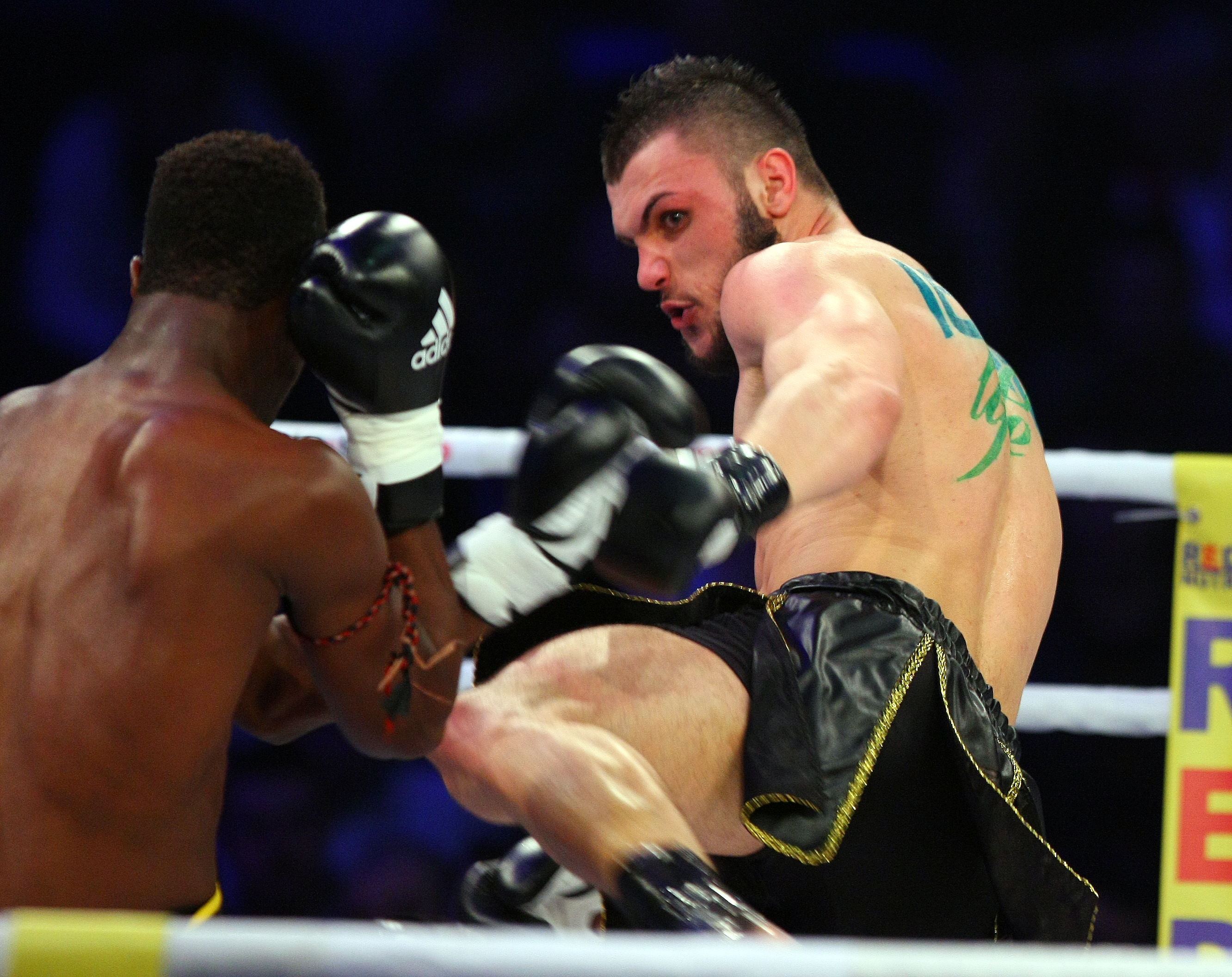 Meciul în urma căruia Amansio Paraschiv a devenit campion mondial Superkombat New Heroes! VIDEO& FOTO