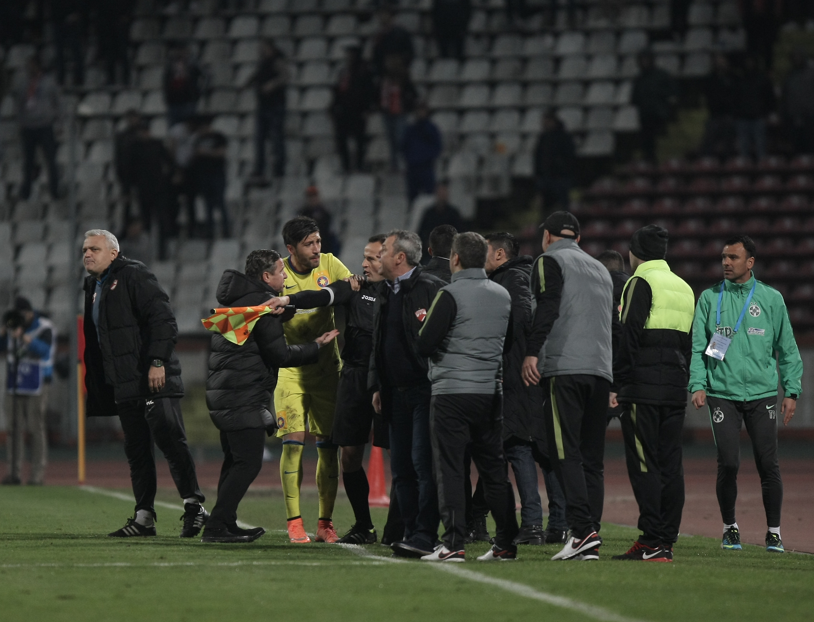 Tensiuni la Steaua. Campionii se critică între ei, după ce au scăpat victoria în finalul derby-ului cu Dinamo: ”Retragere inexplicabilă în repriza a doua. Bicfalvi a egalat, după o greșeală a lui Papp” / FOTO&VIDEO