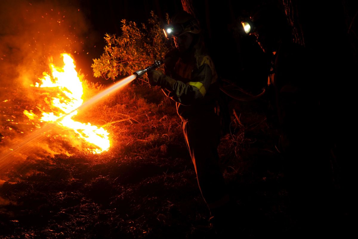 Peste 250 de soldați se luptă cu incendiile din sudul Spaniei. Numărul persoanelor evacuate a depășit 2.000
