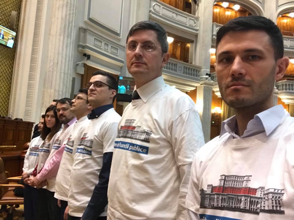 UPDATE. Legile justiției au fost votate în Camera Deputaților; USR, protest cu tricouri inscripționate #farapenali (FOTO /VIDEO)