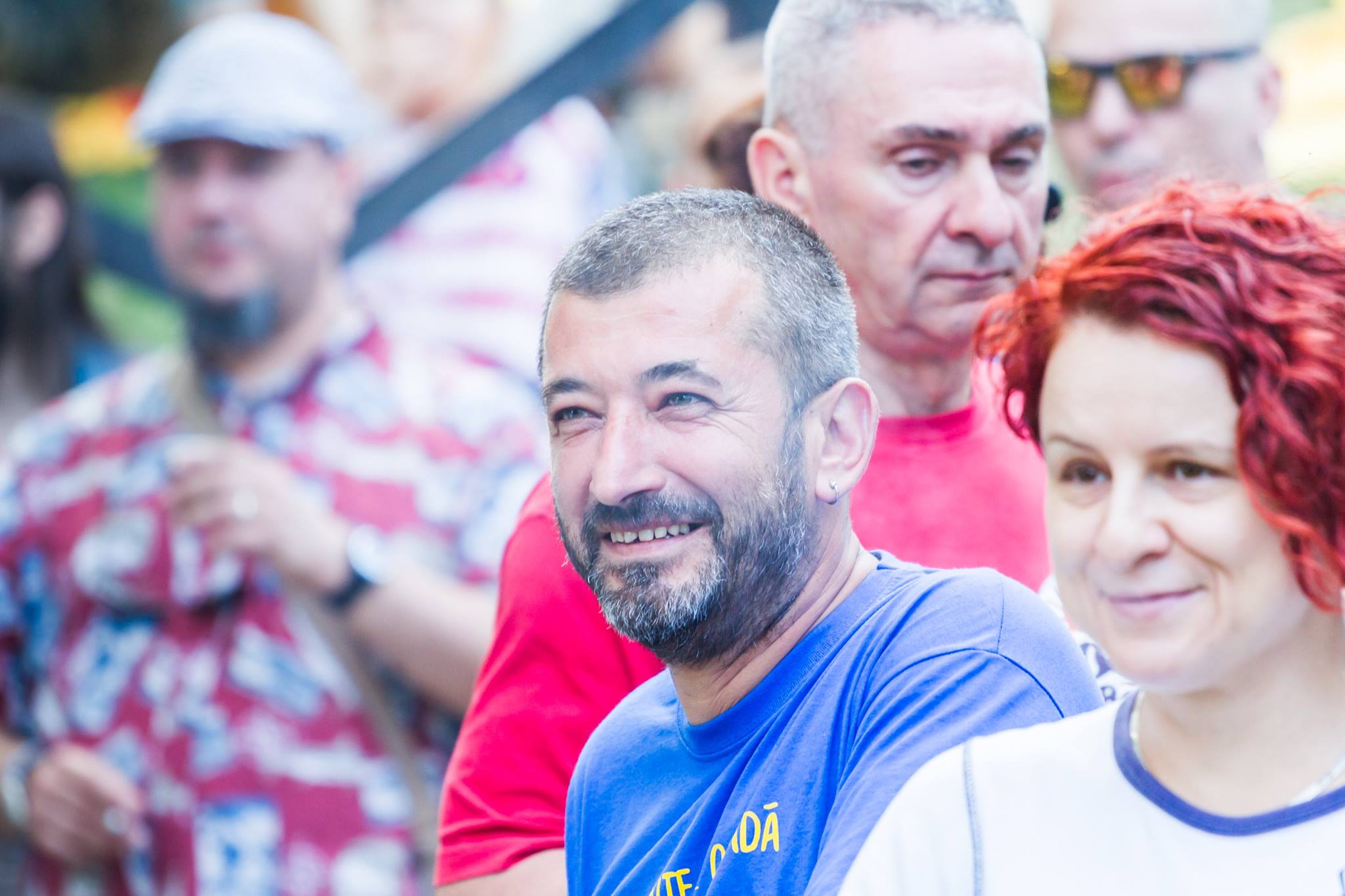 Un român stabilit în Belgia și-a făcut festival de muzică în curtea casei unui sat din Argeș: „Am dărâmat grajduri, am pus gazon”