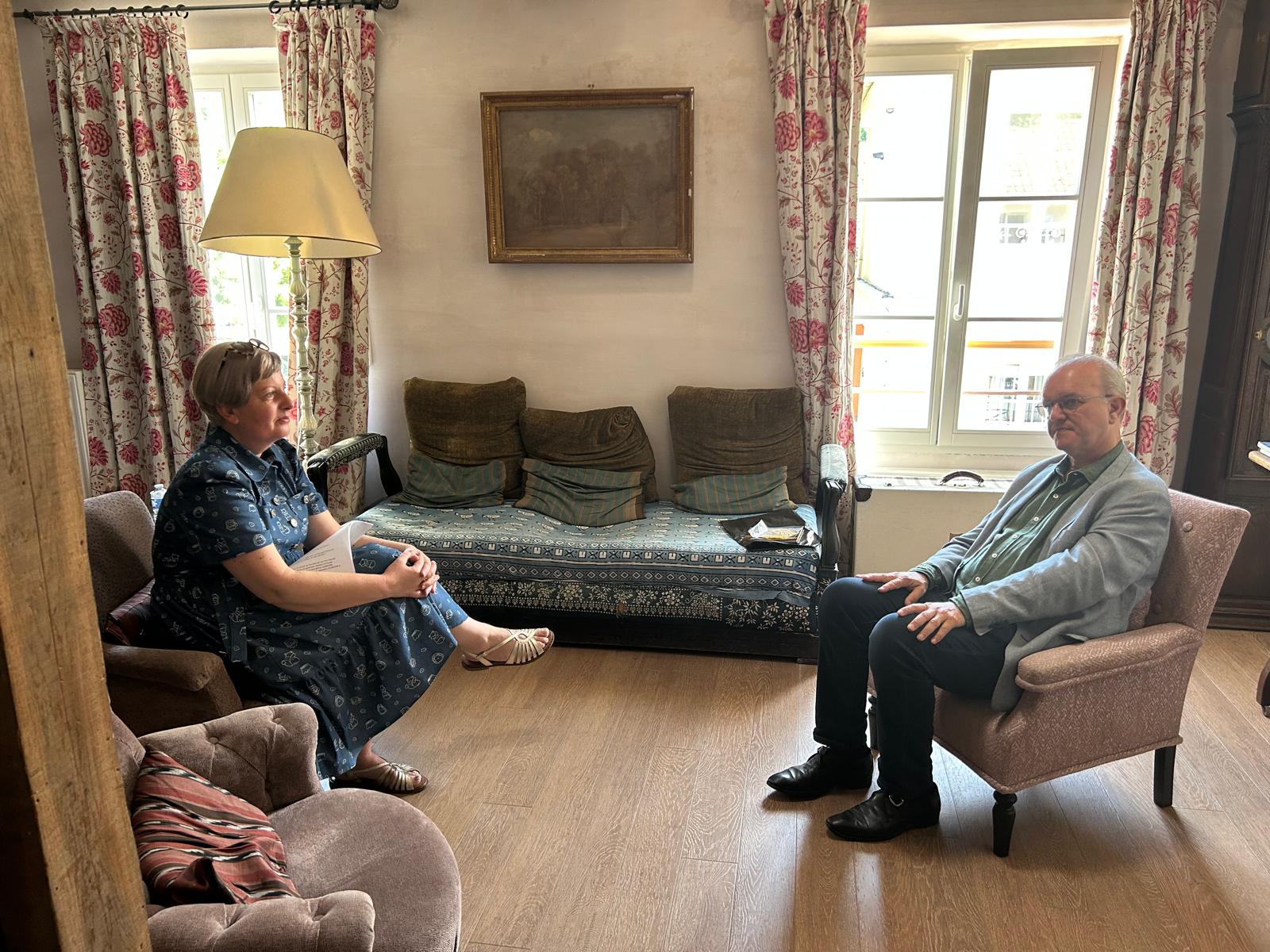 La istoricul Laurent de Gaulle, strănepotul lui Charles de Gaulle, la hanul deschis în Valmondois, în casa părintească: „Generalul a fost în această grădină, la nunta părinților mei”