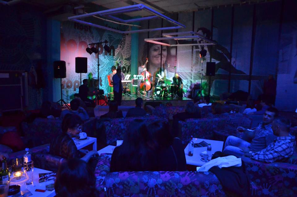 Ping pong-ul pe ritmuri de jazz a ajuns şi în România. Află unde întâlneşti această atmosferă / FOTO&VIDEO