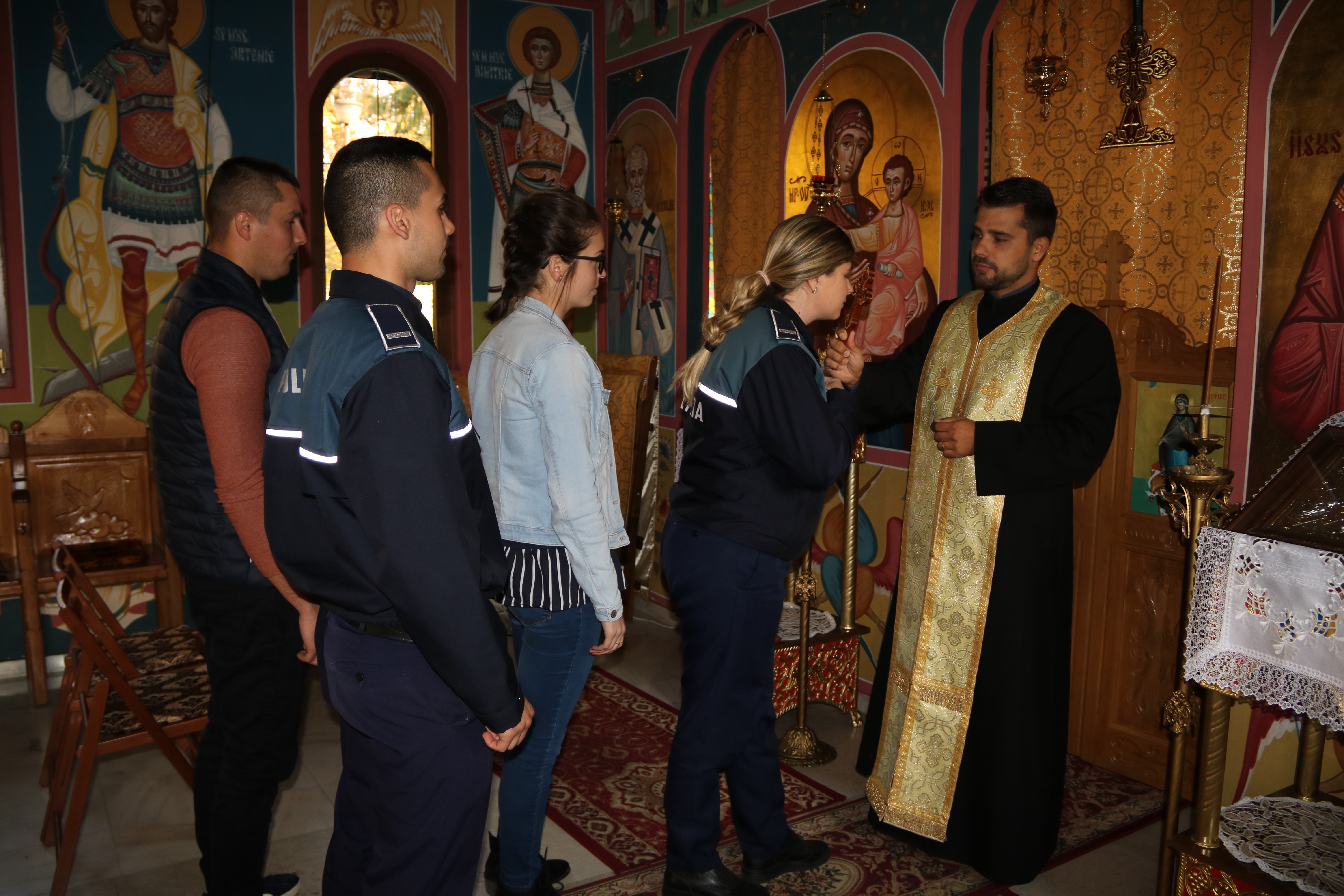 EXCLUSIV/Omul cu două fețe. Preotul-polițist Bogdan Nițu are Biblia într-o mână și Codul Penal în alta - FOTO