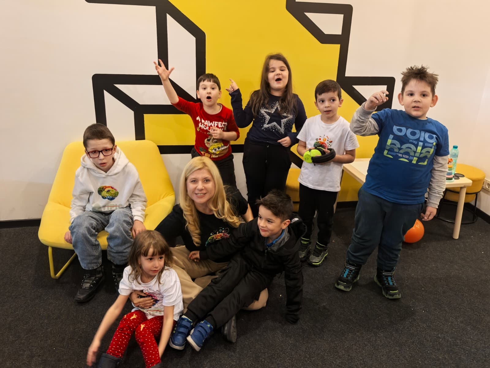 258 de micuți au beneficiat de primul spațiu senzorial dedicat copiilor cu autism pe un stadion din România