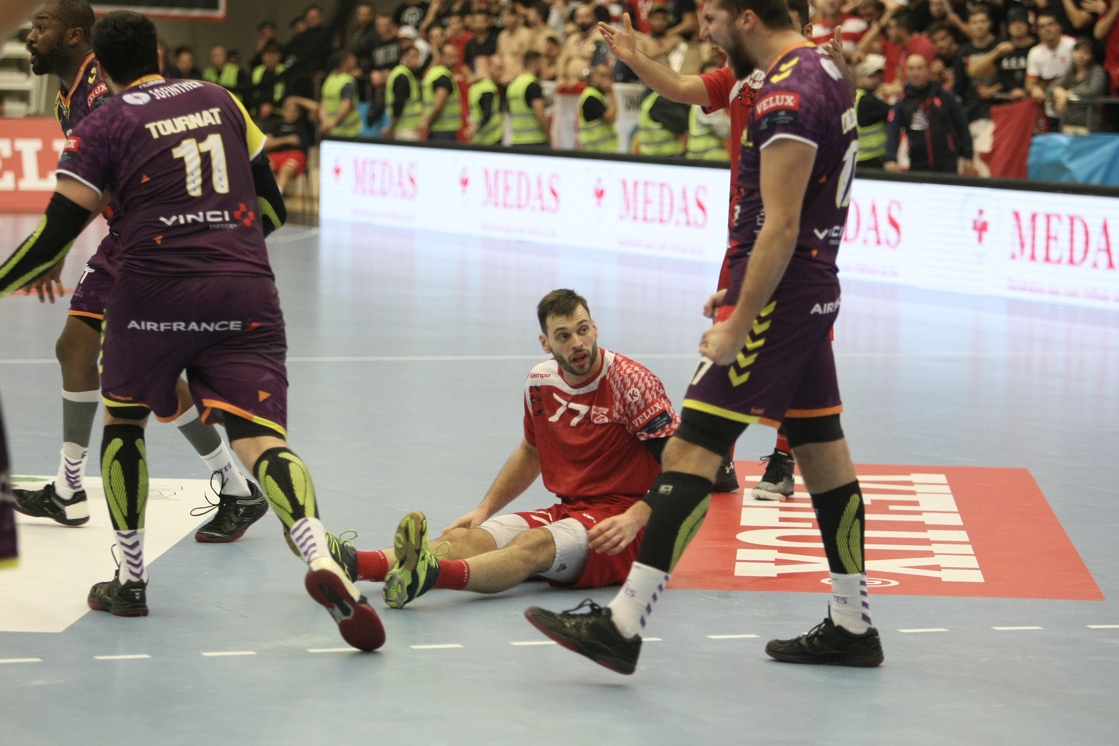 Dinamo a pierdut dramatic cu Nantes, în Liga Campionilor la handbal / GALERIE FOTO