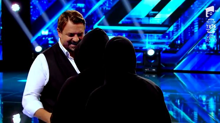 Carla's Dreams, înlocuit la masa juraților de la X Factor. A vrut să-și păcălească colegii cu o sosie | FOTO