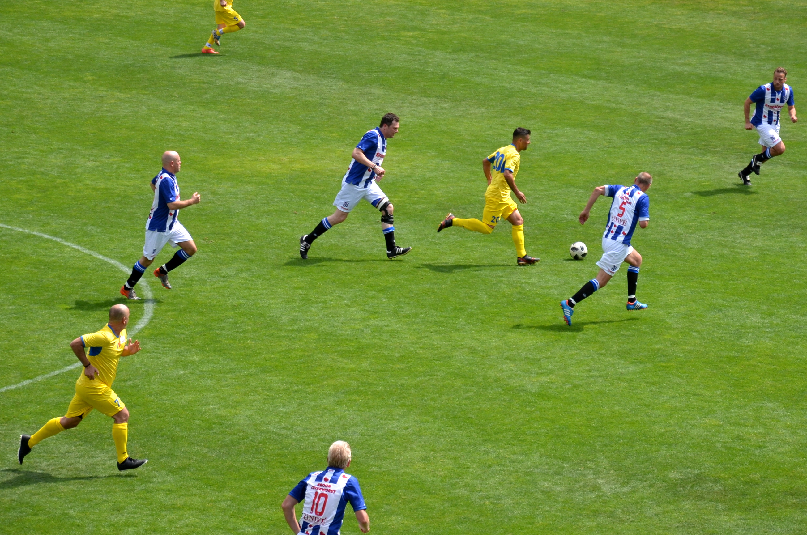 REPORTAJ cu sânge albastru/ Cine este echipa România Regală. Regele lor e golul! Amical cu etichetă cu Heerenveen, pe fostul stadion ”Carol al II-lea”