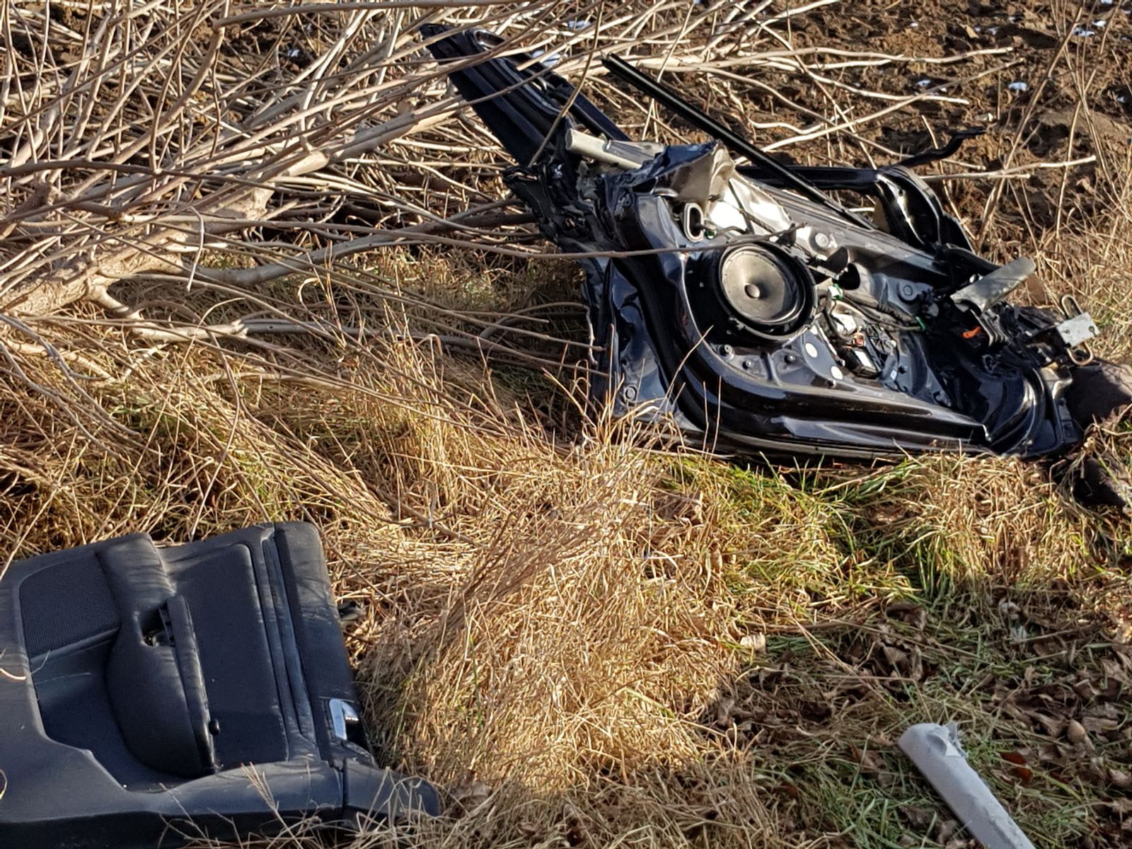 UPDATE: 13 oameni, la spital în urma ciocnirii violente dintre un autocar și o mașină în Bacău| FOTO/VIDEO