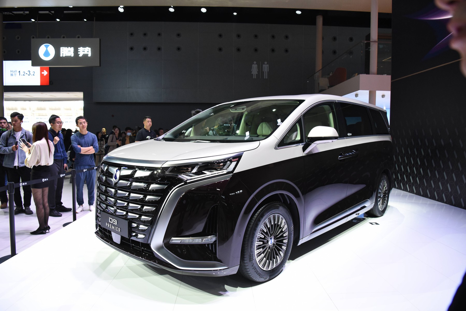 Gigantul auto chinez BYD a lansat marca premium Denza în Europa. Va concura direct cu BMW și Mercedes