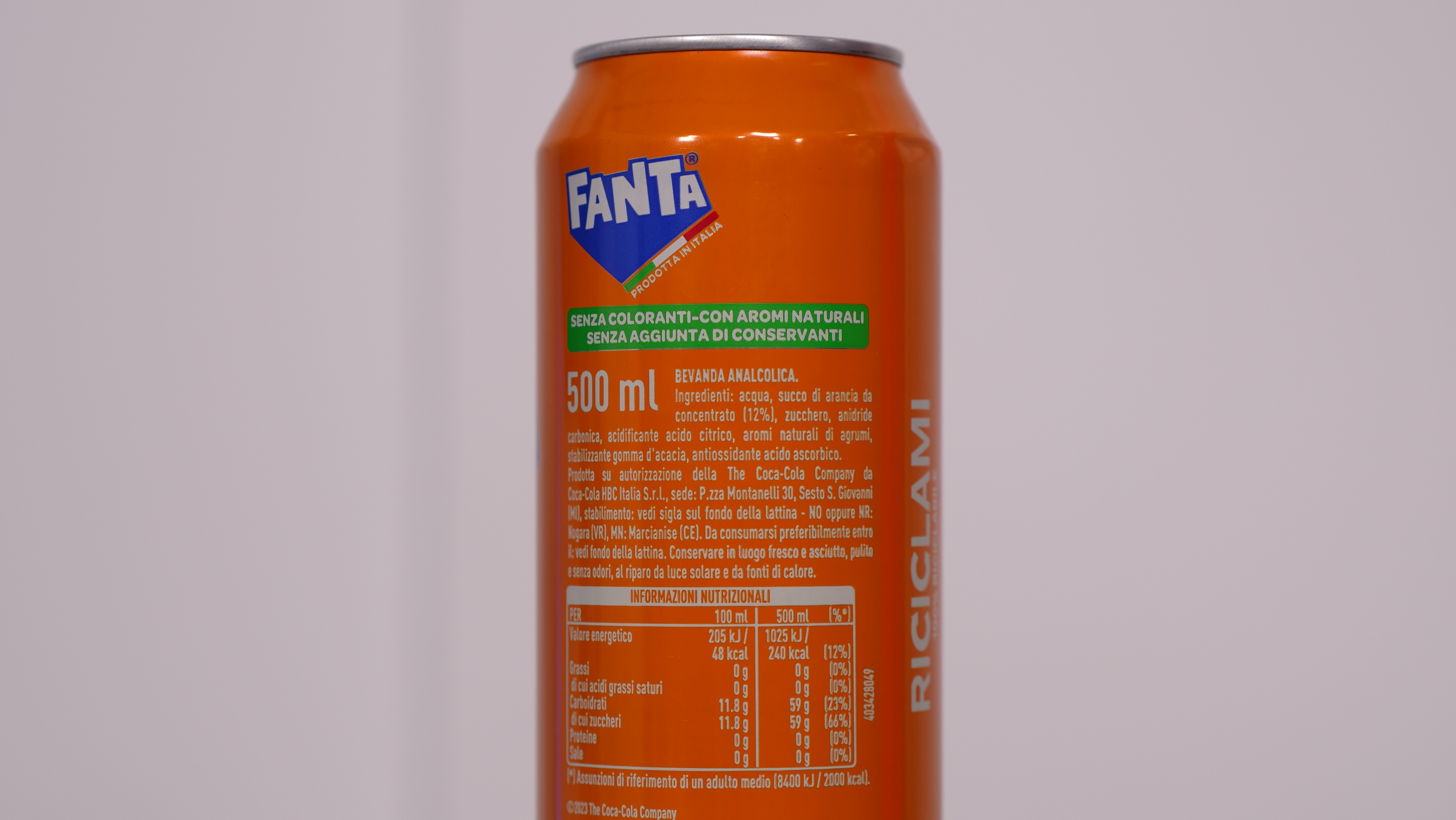 Fanta românească e mai scumpă și mai proastă decât cea din Italia: mai puțin suc de portocale, dar mai multe arome și coloranți | Experiment Libertatea