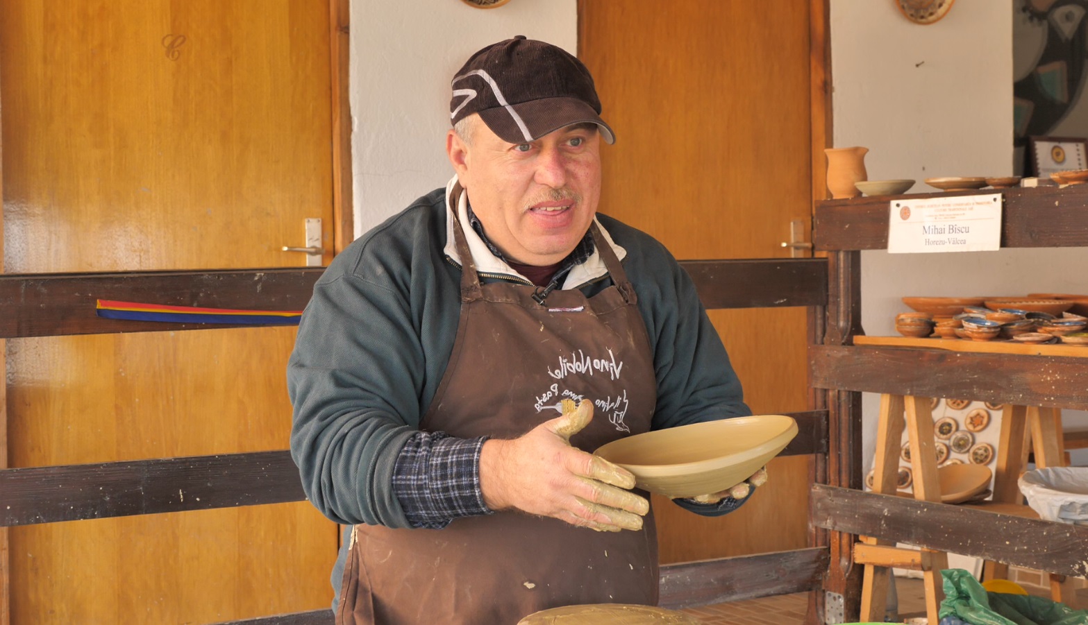 CAMERA ASCUNSĂ | Nemiloasa economie de piață. Ceramica de Bulgaria oprește roata olarilor din Horezu