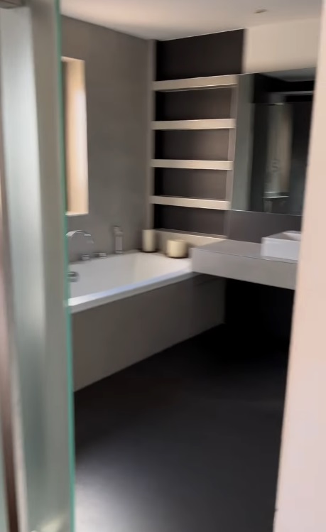 Imagini din casa în care Mihai Petre și soția Elwira au locuit 14 ani. Reacția vecinilor când s-au mutat: „Ați lăsat un mare gol”