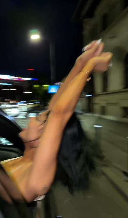 Cum a apărut Andreea Popescu în miez de noapte, pe stradă. Vedeta, gest periculos în timp ce mașina se afla în mers