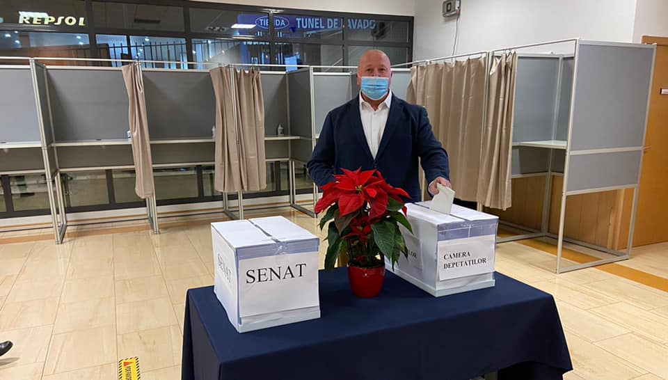 Vot pe versuri de colind în Spania. Membrii secției de votare din Gijon cheamă diaspora la alegeri cu „Leru-i ler”