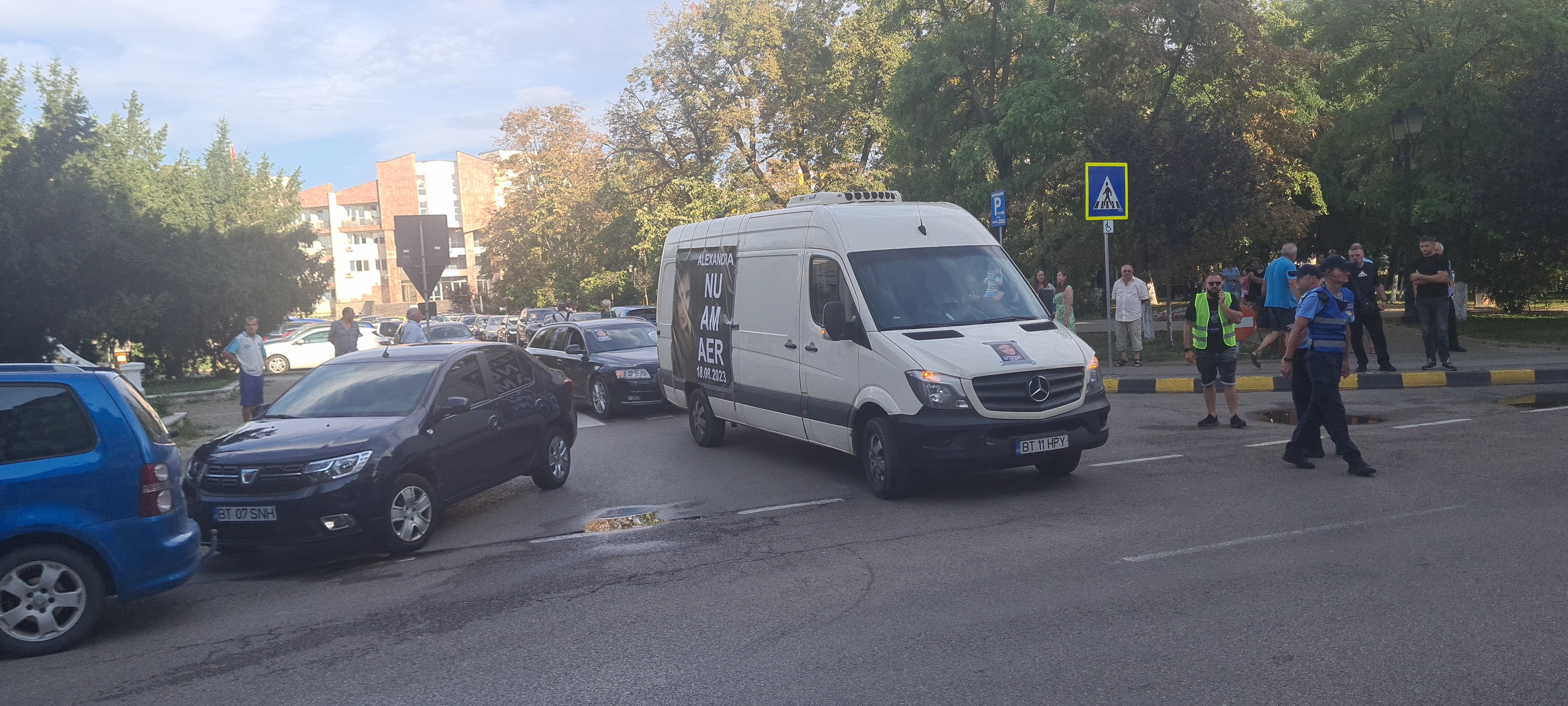 REPORTAJ. „Nici noi nu mai avem aer!” Botoșaniul fierbe și cere ca toți românii să se alăture protestelor, ca să nu se mai repete ce i s-a întâmplat Alexandrei