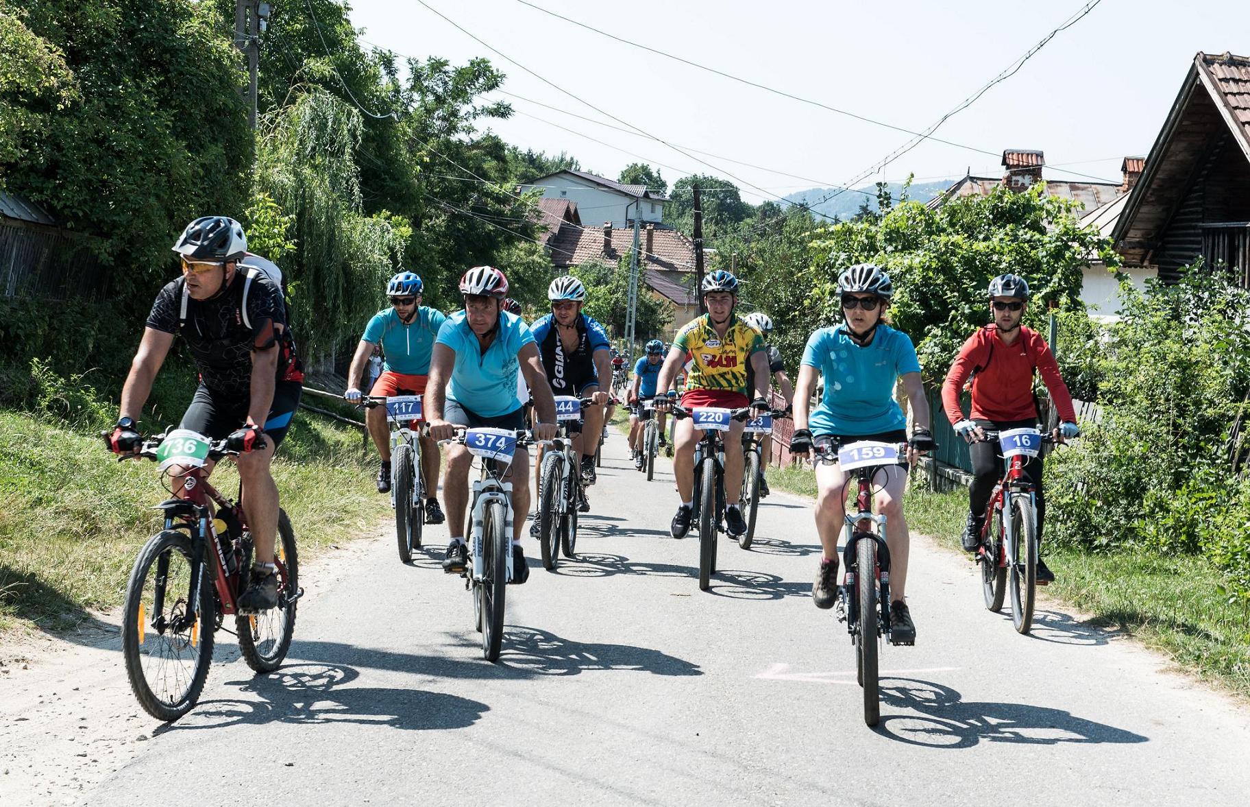 Lupii Dacilor-Trofeul Muscelului, aventură la cote înalte pentru cicliști. Trasee de poveste la competiția de la Câmpulung Muscel / GALERIE FOTO