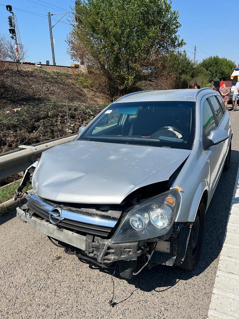 Carambol cu patru mașini pe Autostrada Soarelui. Două persoane, dintre care un copil, au ajuns la spital