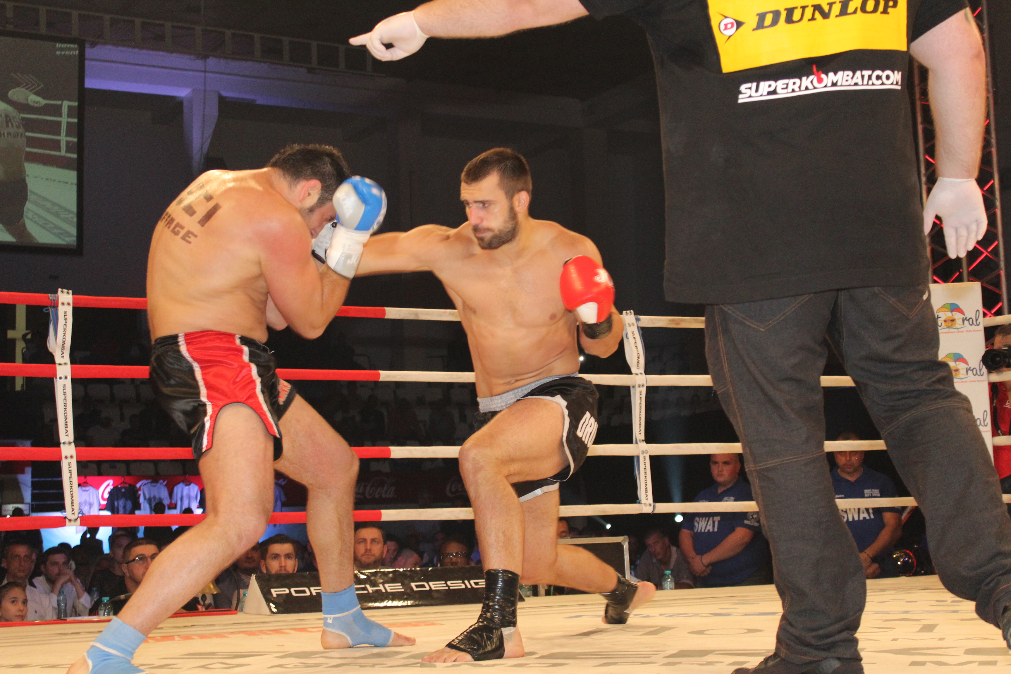 VIDEO / Andrei Stoica și-a păstrat centura mondială Superkombat