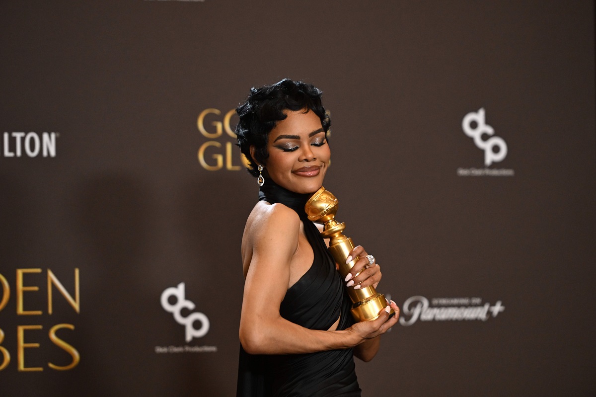Teyana Taylor, într-o rochie cu posteriorul la vedere la Globurile de Aur 2026. Motivul pentru care a avut ochii în lacrimi pe scenă